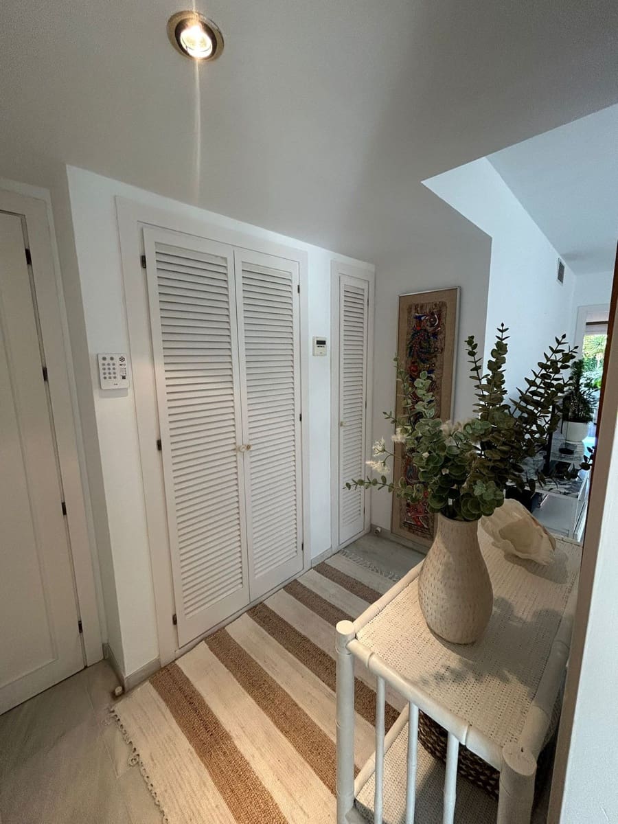 2 sypialnia Apartament do wynajęcia w Puerto Banus z basenem garażem - 3 000 € (Ref: 9506361)