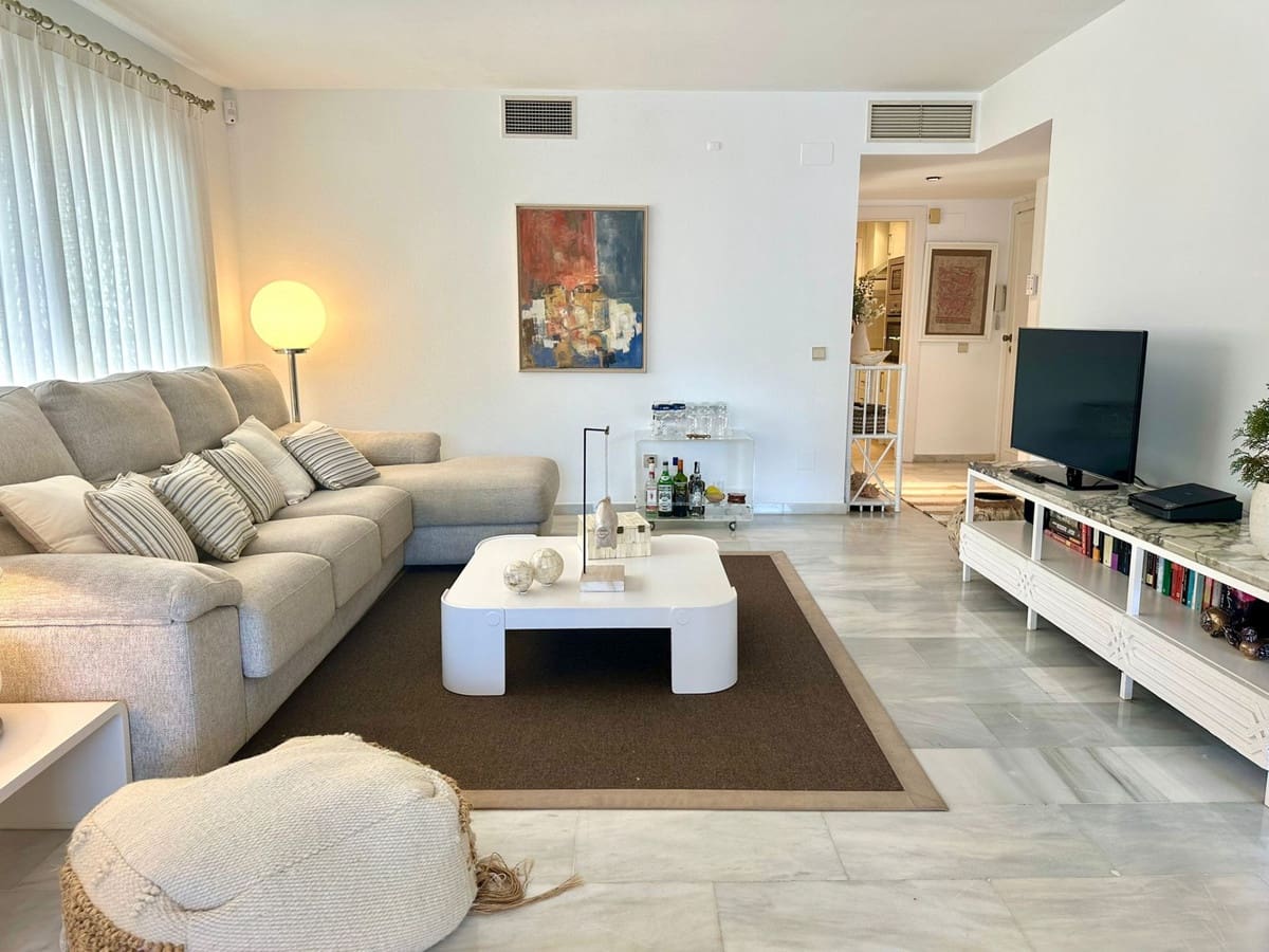 2 sypialnia Apartament do wynajęcia w Puerto Banus z basenem garażem - 3 000 € (Ref: 9506361)
