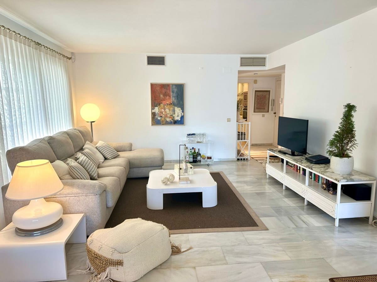 2 sypialnia Apartament do wynajęcia w Puerto Banus z basenem garażem - 3 000 € (Ref: 9506361)