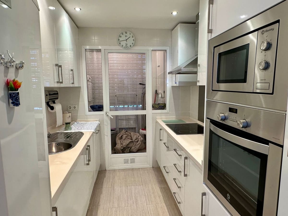 2 sypialnia Apartament do wynajęcia w Puerto Banus z basenem garażem - 3 000 € (Ref: 9506361)