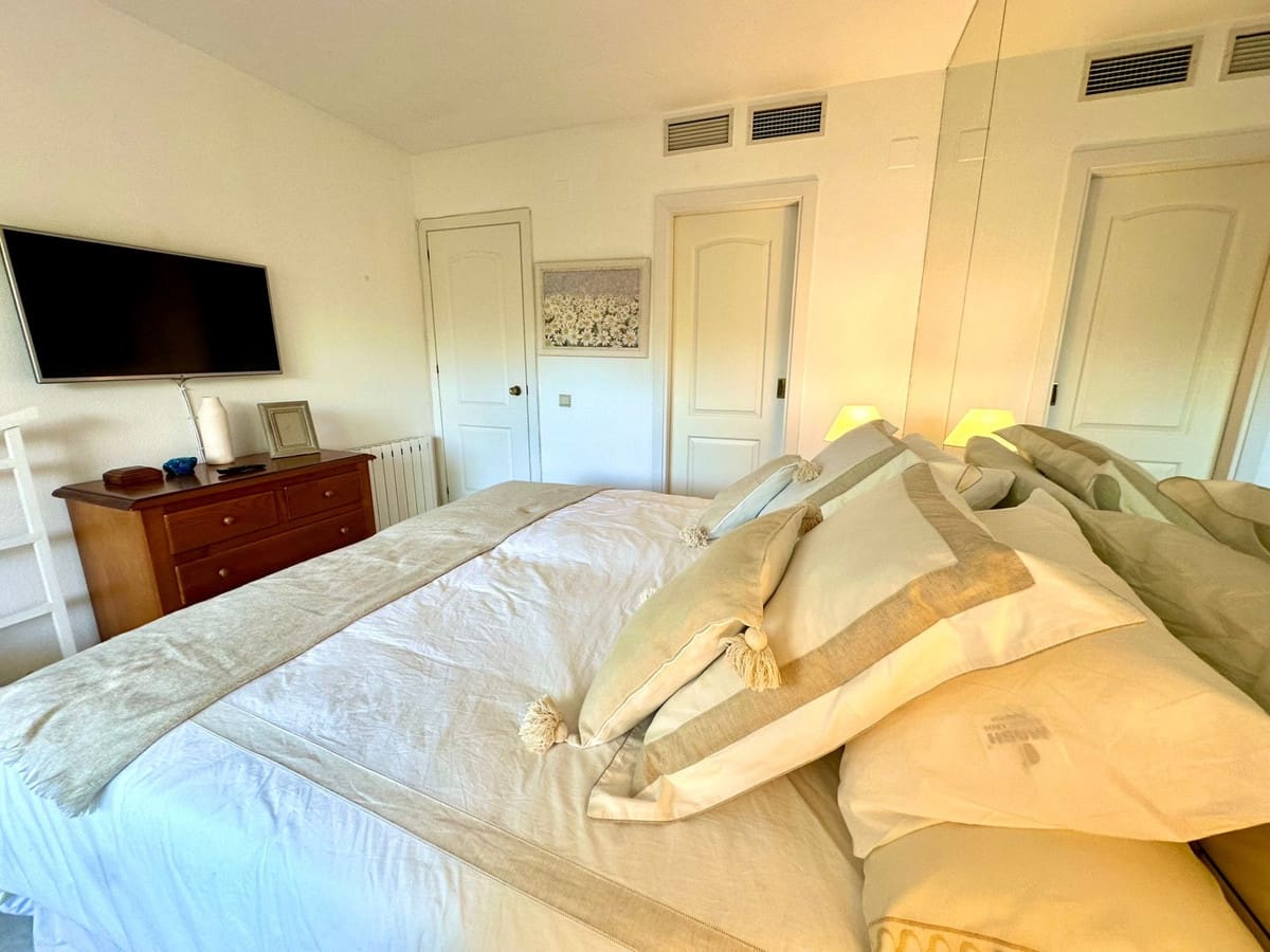 2 sypialnia Apartament do wynajęcia w Puerto Banus z basenem garażem - 3 000 € (Ref: 9506361)