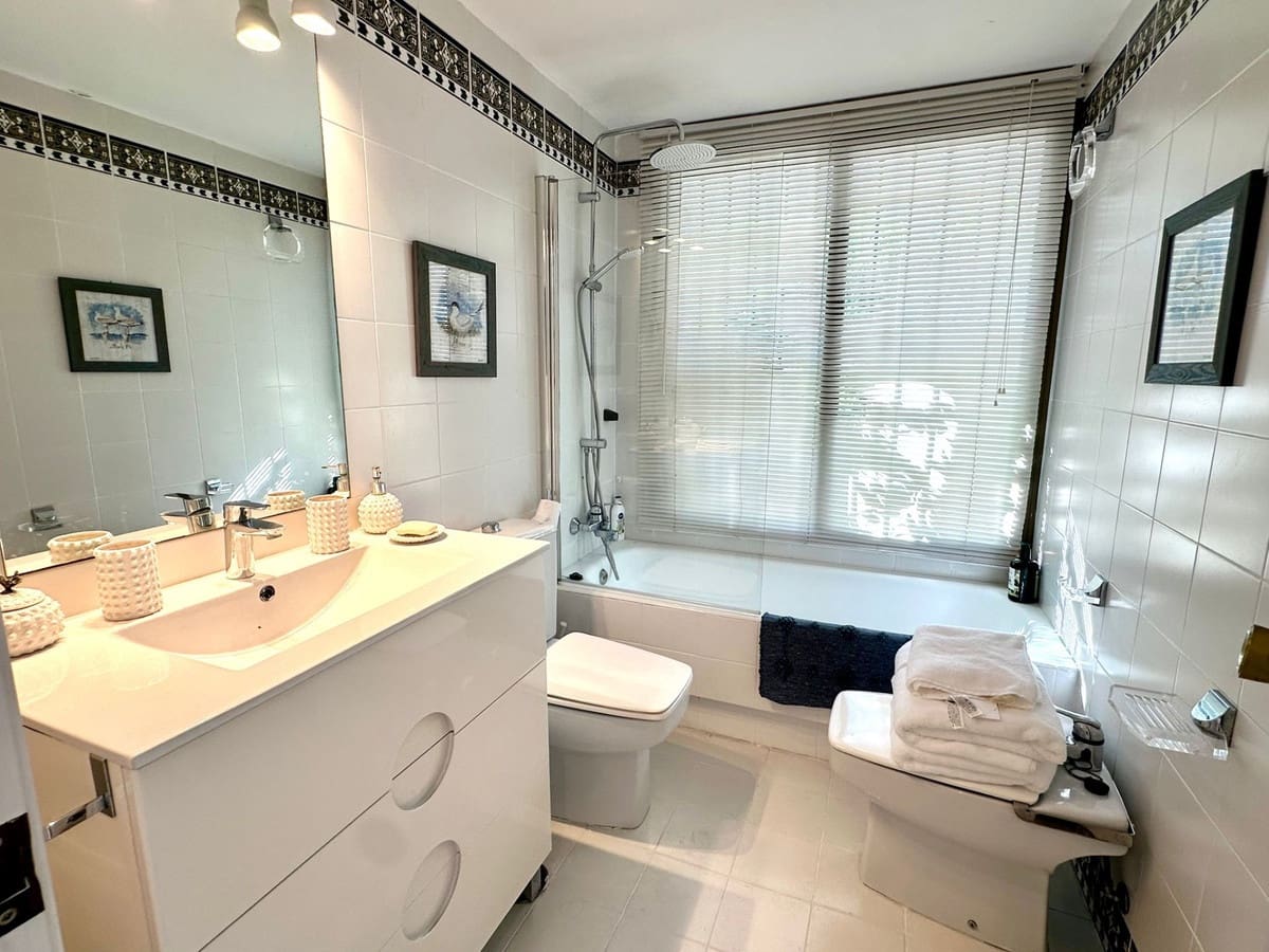 2 sypialnia Apartament do wynajęcia w Puerto Banus z basenem garażem - 3 000 € (Ref: 9506361)