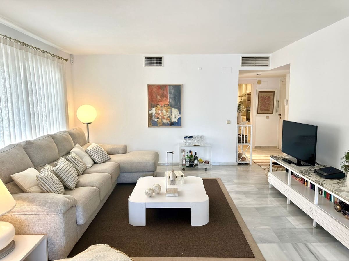 2 sypialnia Apartament do wynajęcia w Puerto Banus z basenem garażem - 3 000 € (Ref: 9506361)