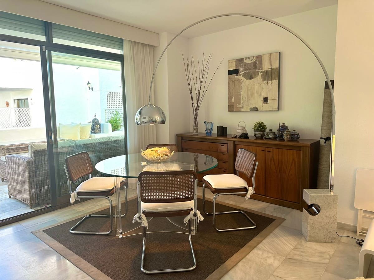 2 sypialnia Apartament do wynajęcia w Puerto Banus z basenem garażem - 3 000 € (Ref: 9506361)