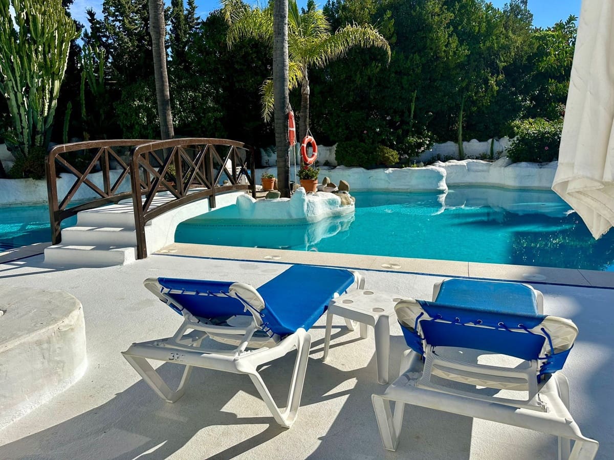 2 sypialnia Apartament do wynajęcia w Puerto Banus z basenem garażem - 3 000 € (Ref: 9506361)