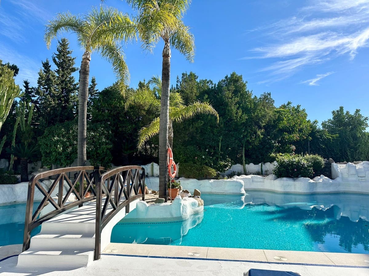 2 sypialnia Apartament do wynajęcia w Puerto Banus z basenem garażem - 3 000 € (Ref: 9506361)