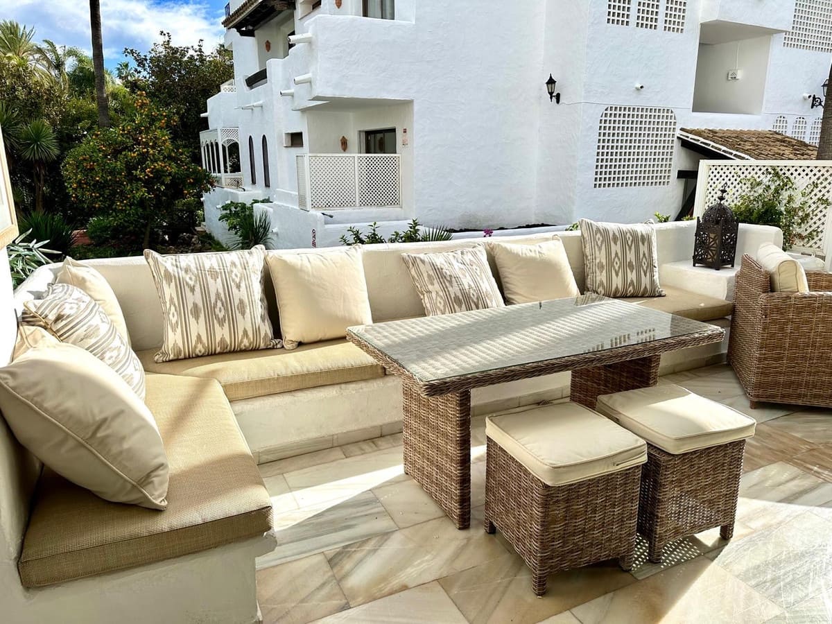 2 sypialnia Apartament do wynajęcia w Puerto Banus z basenem garażem - 3 000 € (Ref: 9506361)