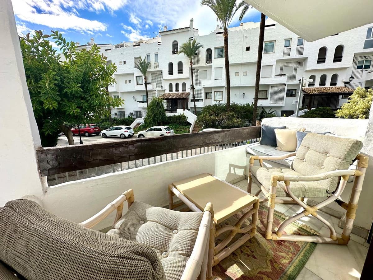 2 sypialnia Apartament do wynajęcia w Puerto Banus z basenem garażem - 3 000 € (Ref: 9506361)