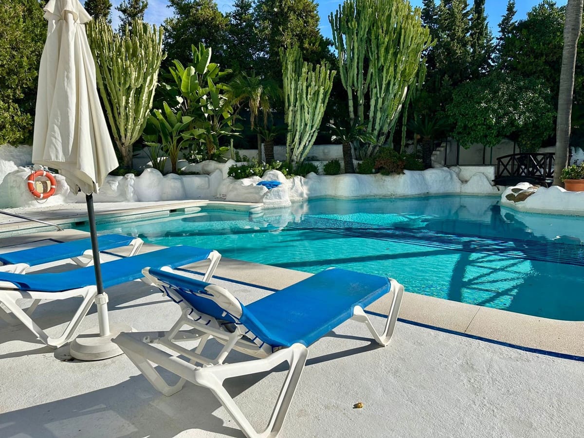 2 sypialnia Apartament do wynajęcia w Puerto Banus z basenem garażem - 3 000 € (Ref: 9506361)