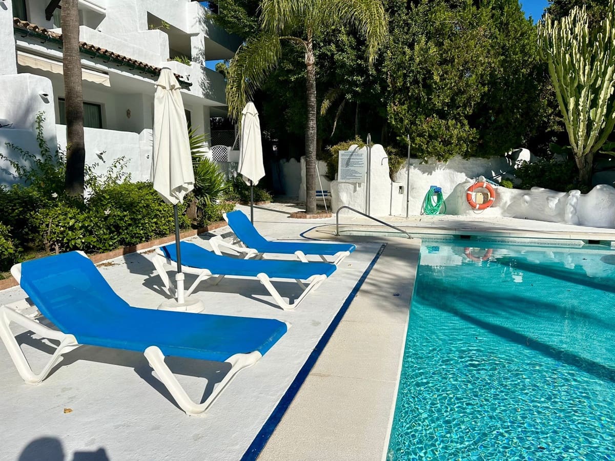 2 sypialnia Apartament do wynajęcia w Puerto Banus z basenem garażem - 3 000 € (Ref: 9506361)