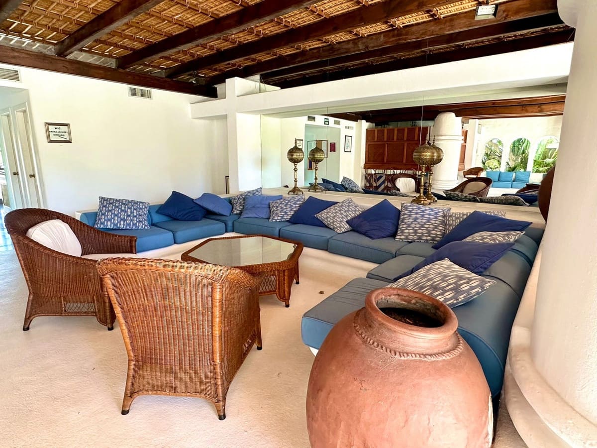 2 sypialnia Apartament do wynajęcia w Puerto Banus z basenem garażem - 3 000 € (Ref: 9506361)