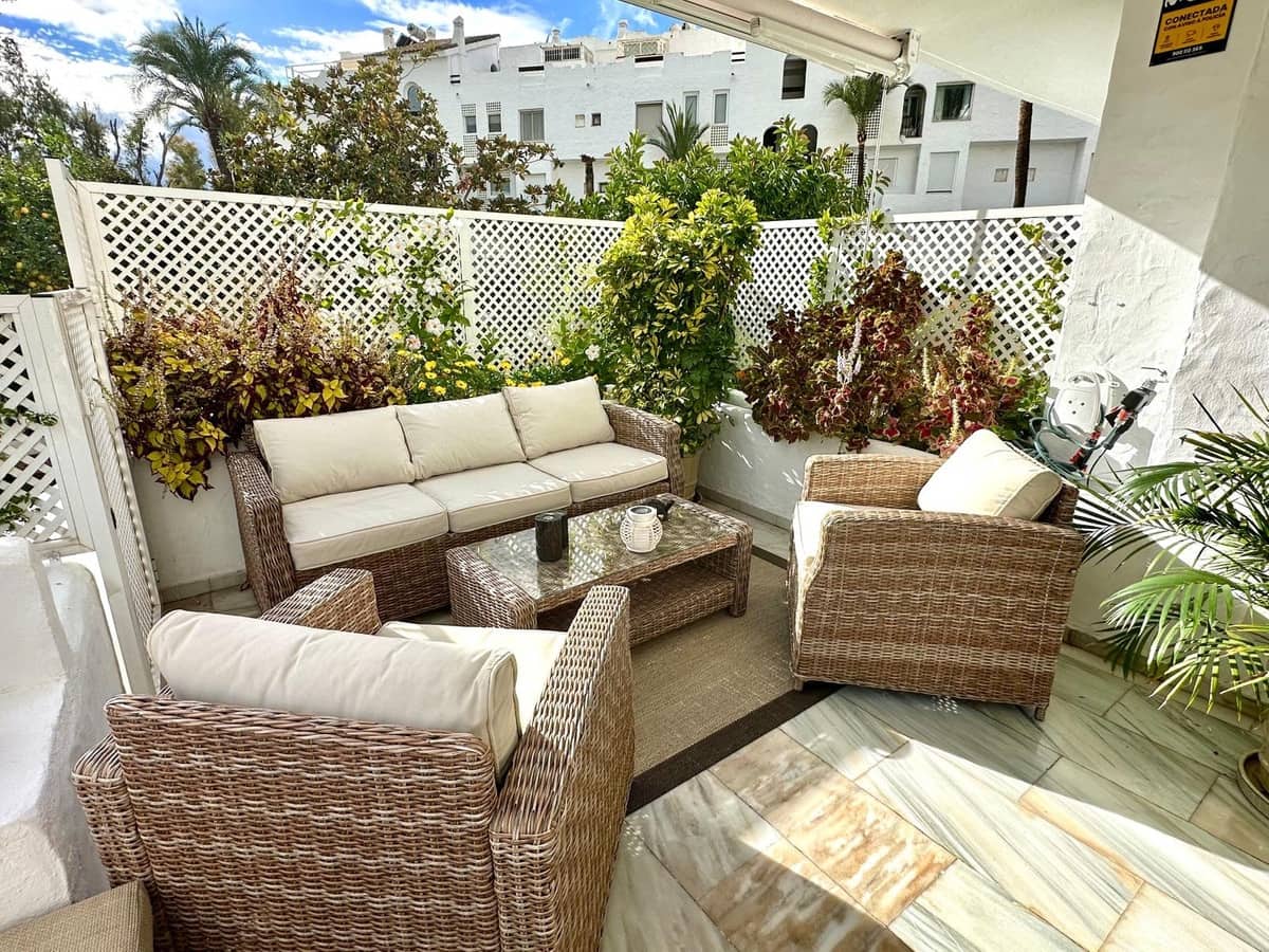 2 sypialnia Apartament do wynajęcia w Puerto Banus z basenem garażem - 3 000 € (Ref: 9506361)