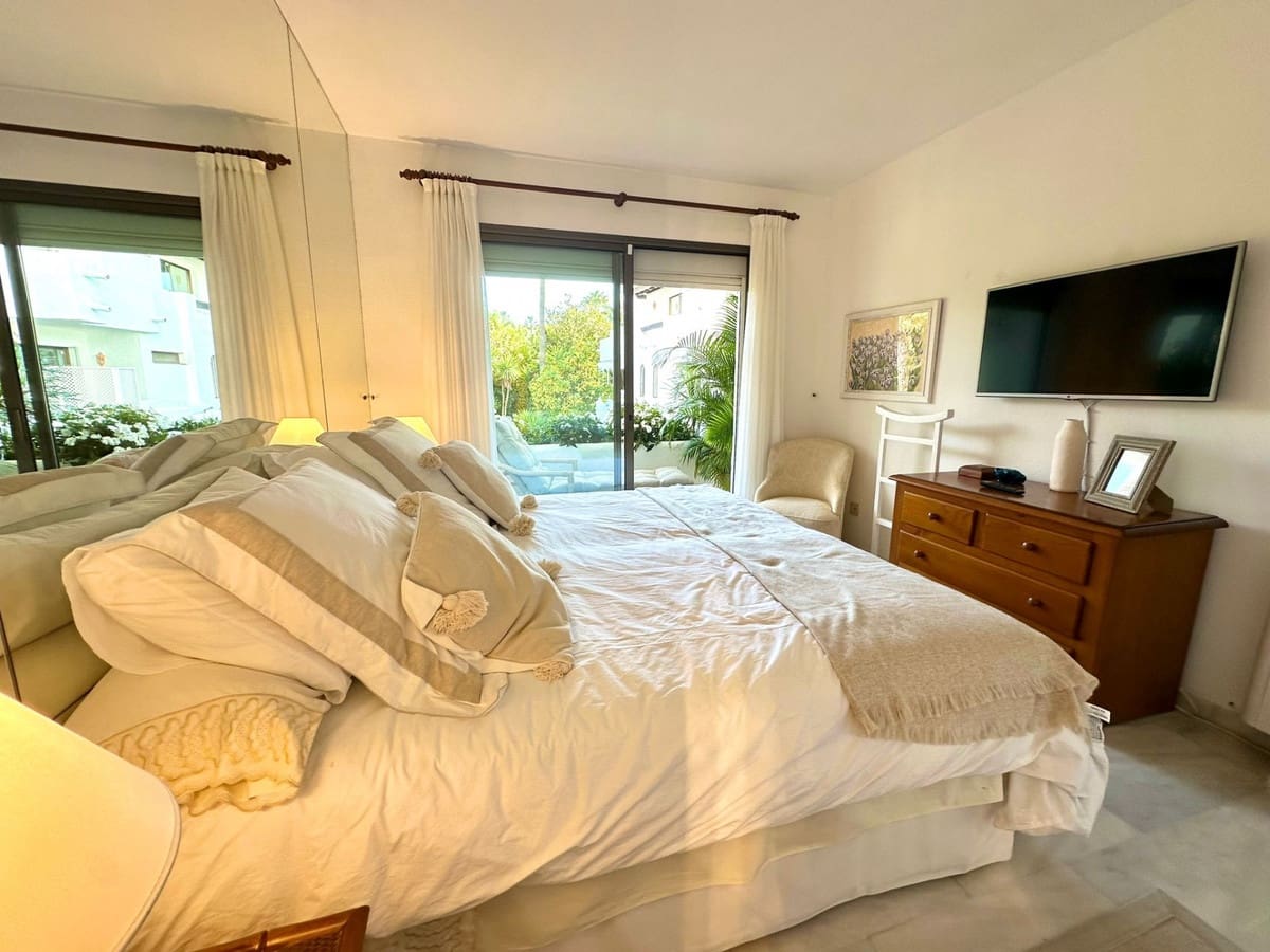 2 bedroom Apartment for rent in Puerto Banus with pool garage - € 3,000 (Ref: 9506361)