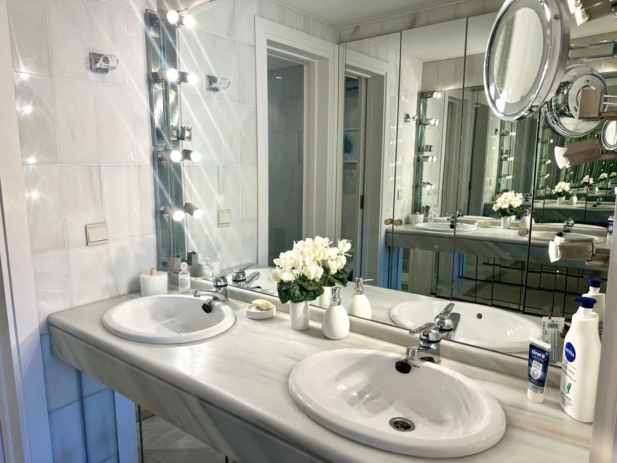 2 bedroom Apartment for rent in Puerto Banus with pool garage - € 3,000 (Ref: 9506361)