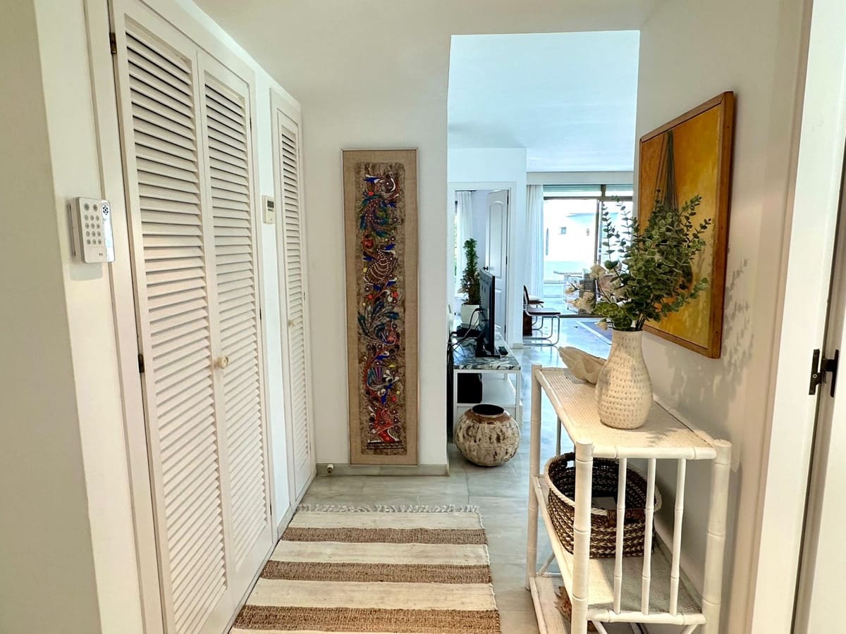 2 bedroom Apartment for rent in Puerto Banus with pool garage - € 3,000 (Ref: 9506361)