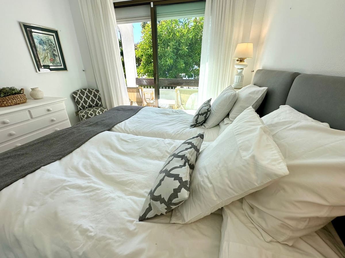 2 bedroom Apartment for rent in Puerto Banus with pool garage - € 3,000 (Ref: 9506361)