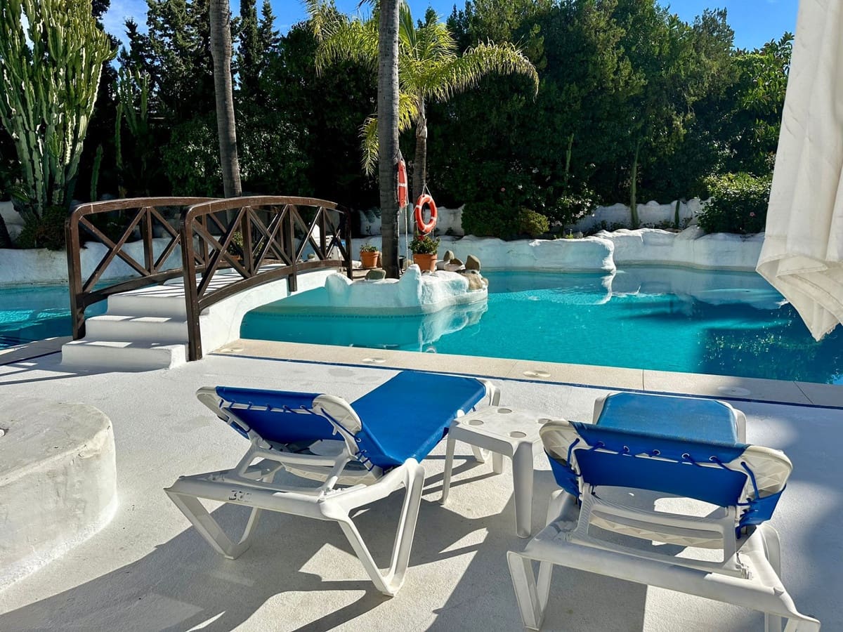 2 bedroom Apartment for rent in Puerto Banus with pool garage - € 3,000 (Ref: 9506361)