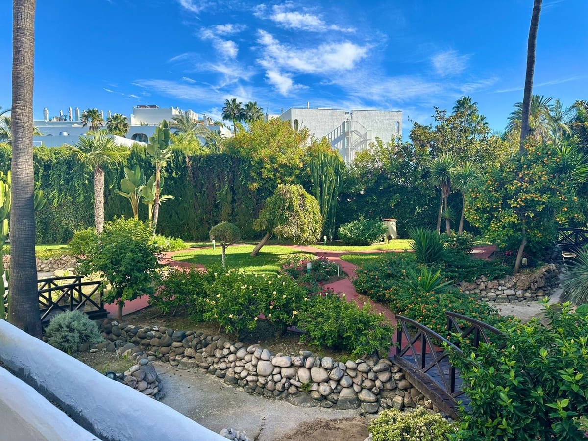 2 bedroom Apartment for rent in Puerto Banus with pool garage - € 3,000 (Ref: 9506361)