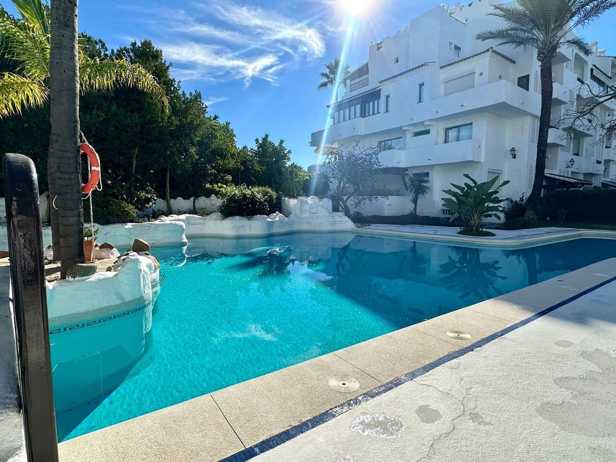 2 bedroom Apartment for rent in Puerto Banus with pool garage - € 3,000 (Ref: 9506361)