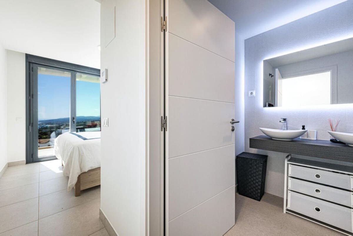 4 chambre Maison de Ville à vendre à Manilva avec piscine garage - 799 000 € (Ref: 9694126)