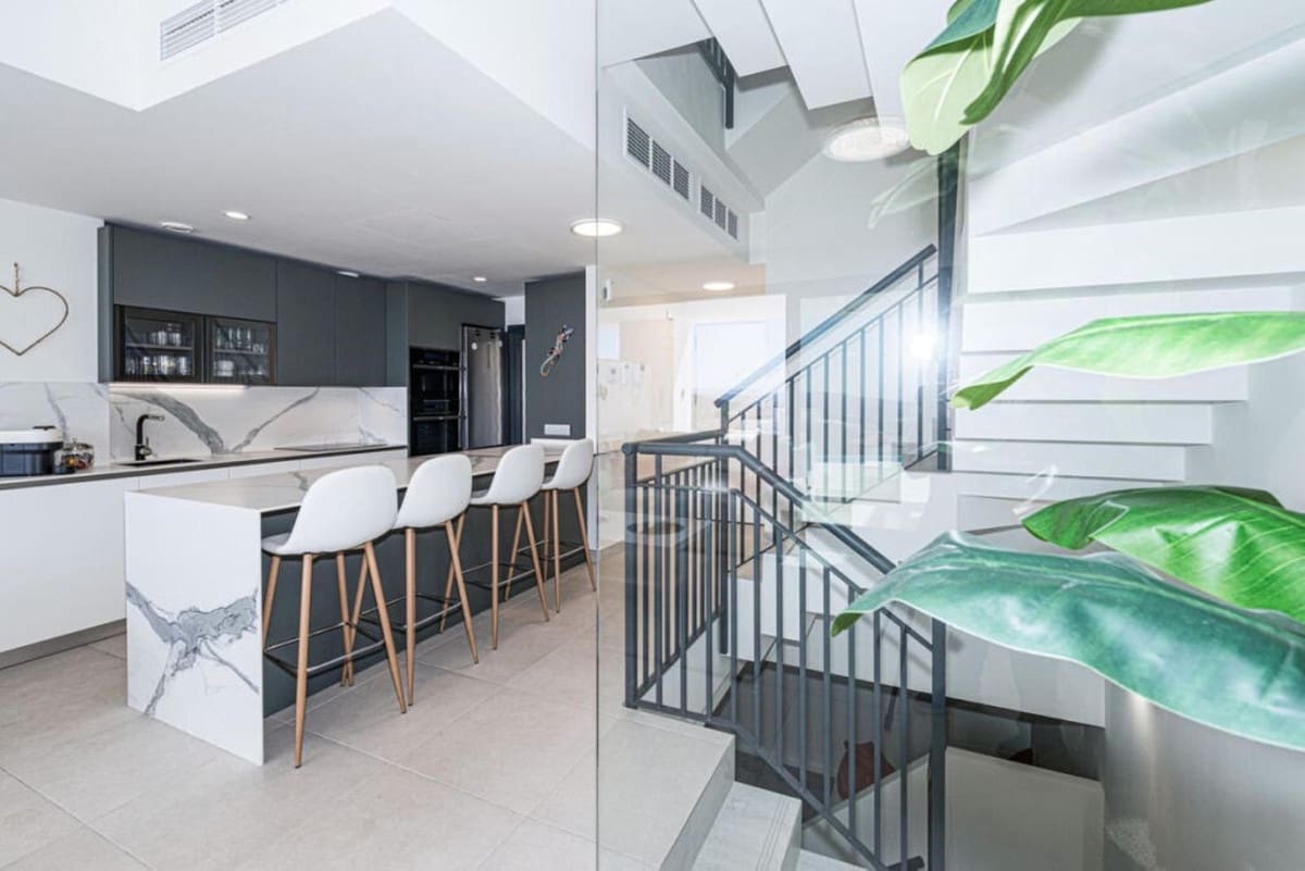 4 sypialnia Dom na sprzedaż w Manilva z basenem garażem - 799 000 € (Ref: 9694126)