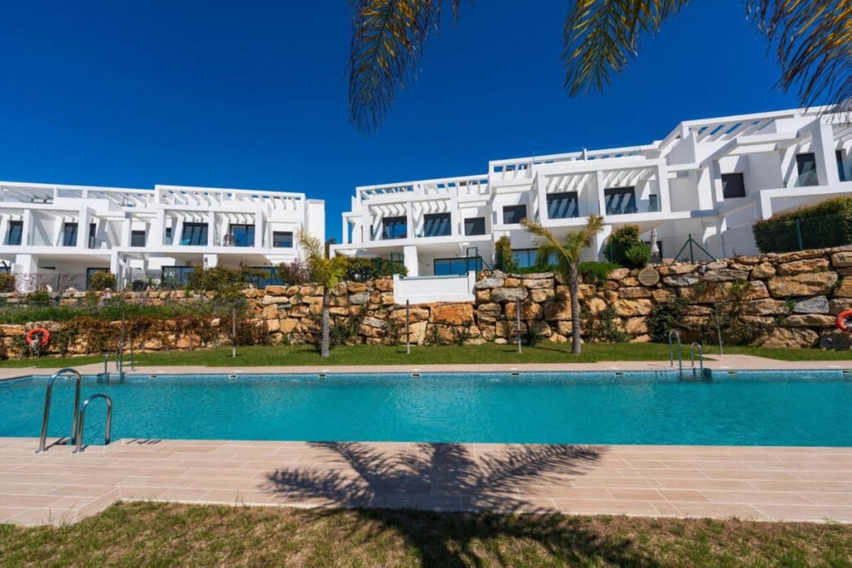 4 sypialnia Dom na sprzedaż w Manilva z basenem garażem - 799 000 € (Ref: 9694126)