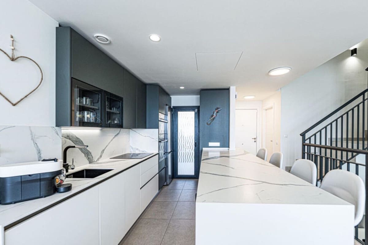 4 sypialnia Dom na sprzedaż w Manilva z basenem garażem - 799 000 € (Ref: 9694126)