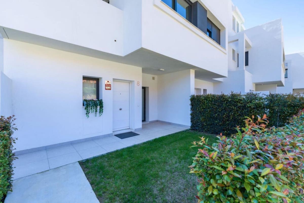 4 sypialnia Dom na sprzedaż w Manilva z basenem garażem - 799 000 € (Ref: 9694126)