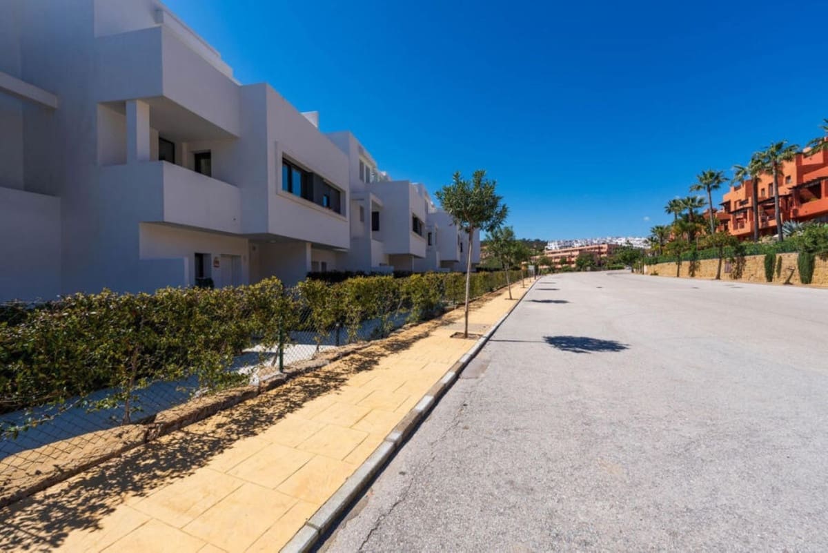 4 sypialnia Dom na sprzedaż w Manilva z basenem garażem - 799 000 € (Ref: 9694126)