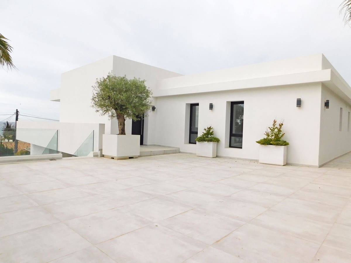 5 makuuhuone Huvila myytävänä paikassa La Cala de Mijas mukana uima-altaan 
autotalli - 1 450 000 € (Ref: 9694520)