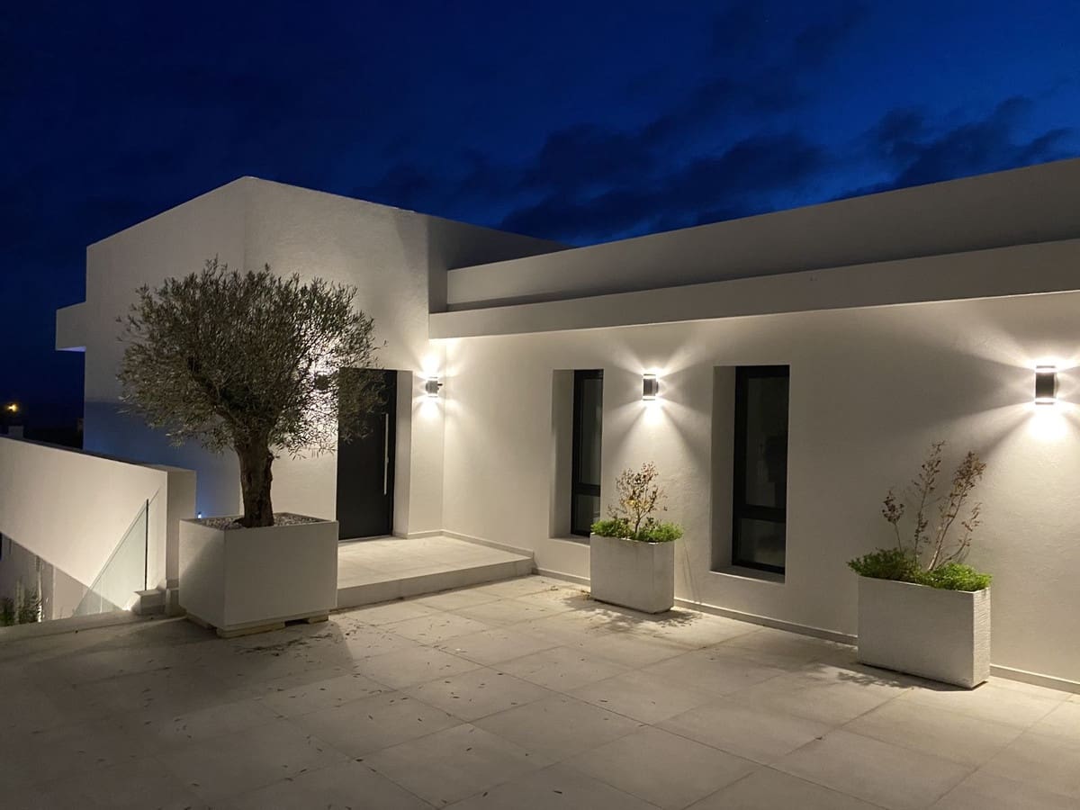 5 makuuhuone Huvila myytävänä paikassa La Cala de Mijas mukana uima-altaan 
autotalli - 1 450 000 € (Ref: 9694520)