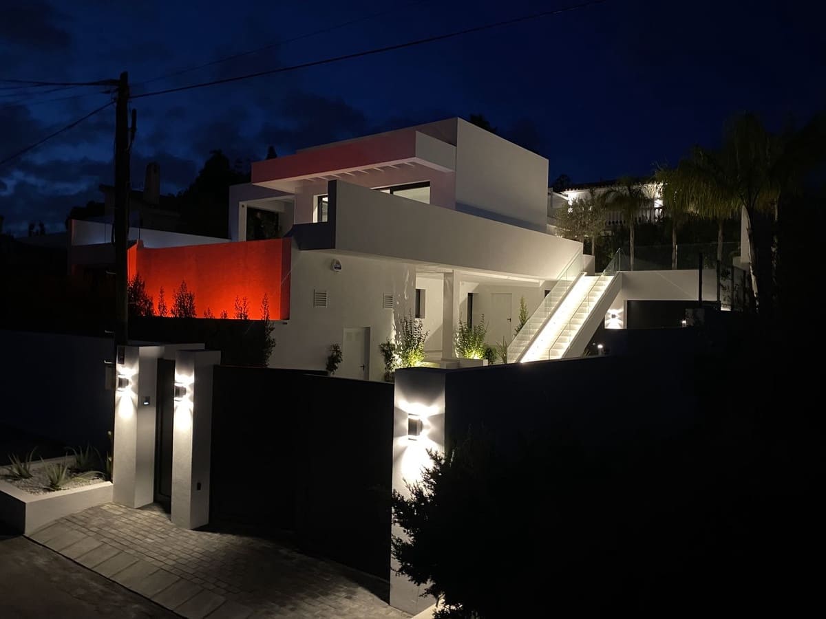 5 makuuhuone Huvila myytävänä paikassa La Cala de Mijas mukana uima-altaan 
autotalli - 1 450 000 € (Ref: 9694520)