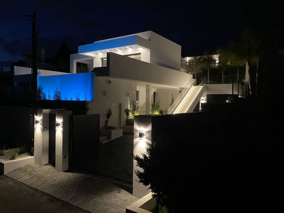 5 makuuhuone Huvila myytävänä paikassa La Cala de Mijas mukana uima-altaan 
autotalli - 1 450 000 € (Ref: 9694520)