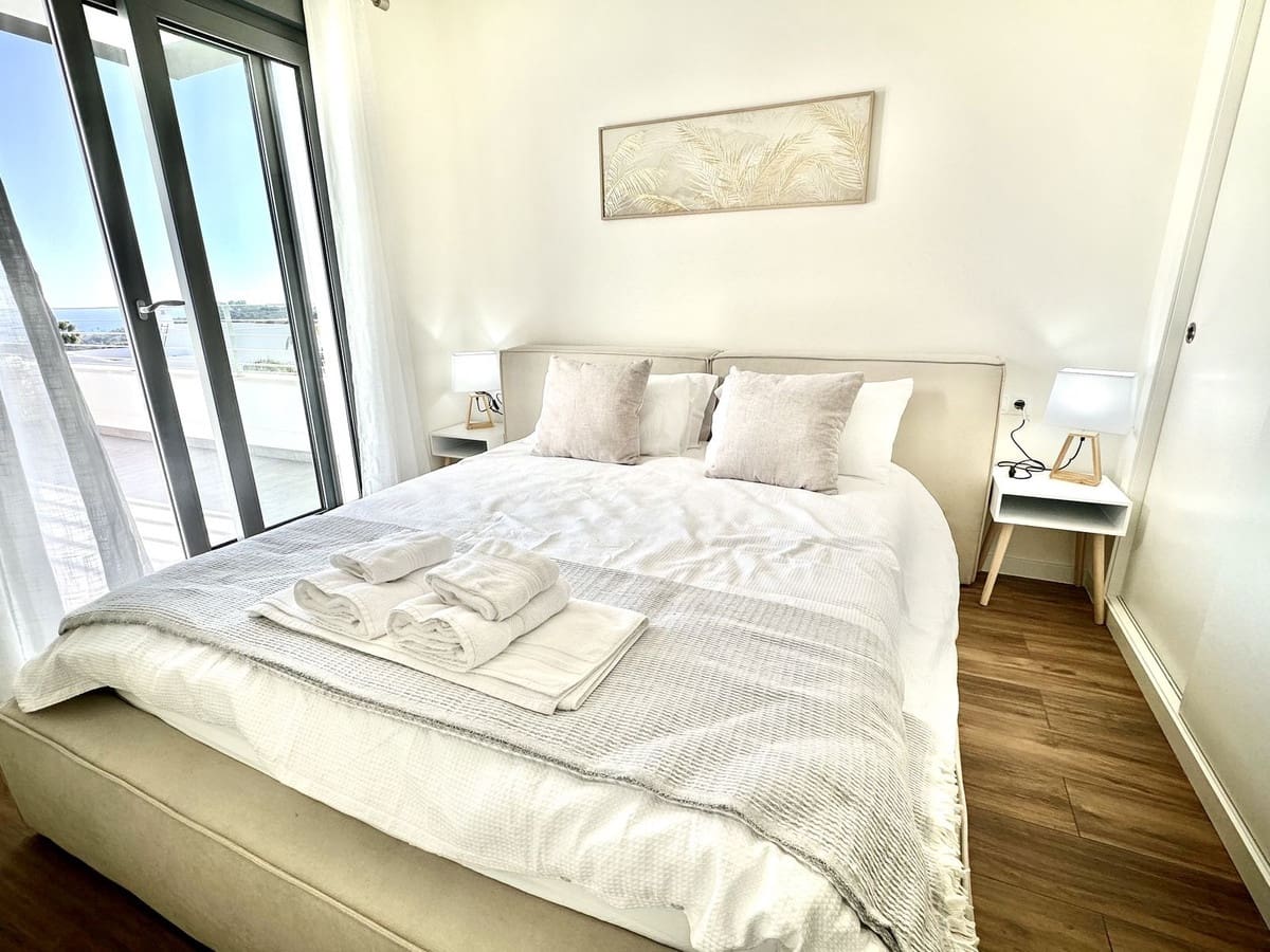 3 bedroom Apartment for holiday rental in Estepona with pool - € 1,000 (Ref: 9733439)