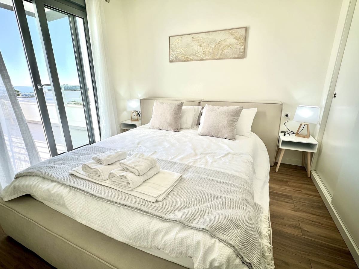 3 Zimmer Ferienapartment in Estepona mit Pool - 1.000 € (Ref: 9733439)