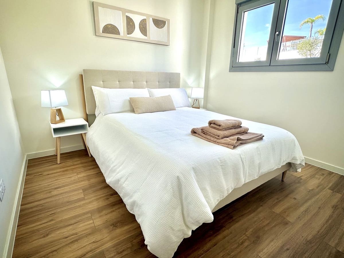 3 Zimmer Ferienapartment in Estepona mit Pool - 1.000 € (Ref: 9733439)