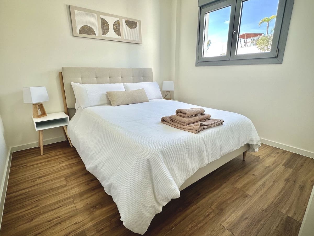 3 Zimmer Ferienapartment in Estepona mit Pool - 1.000 € (Ref: 9733439)