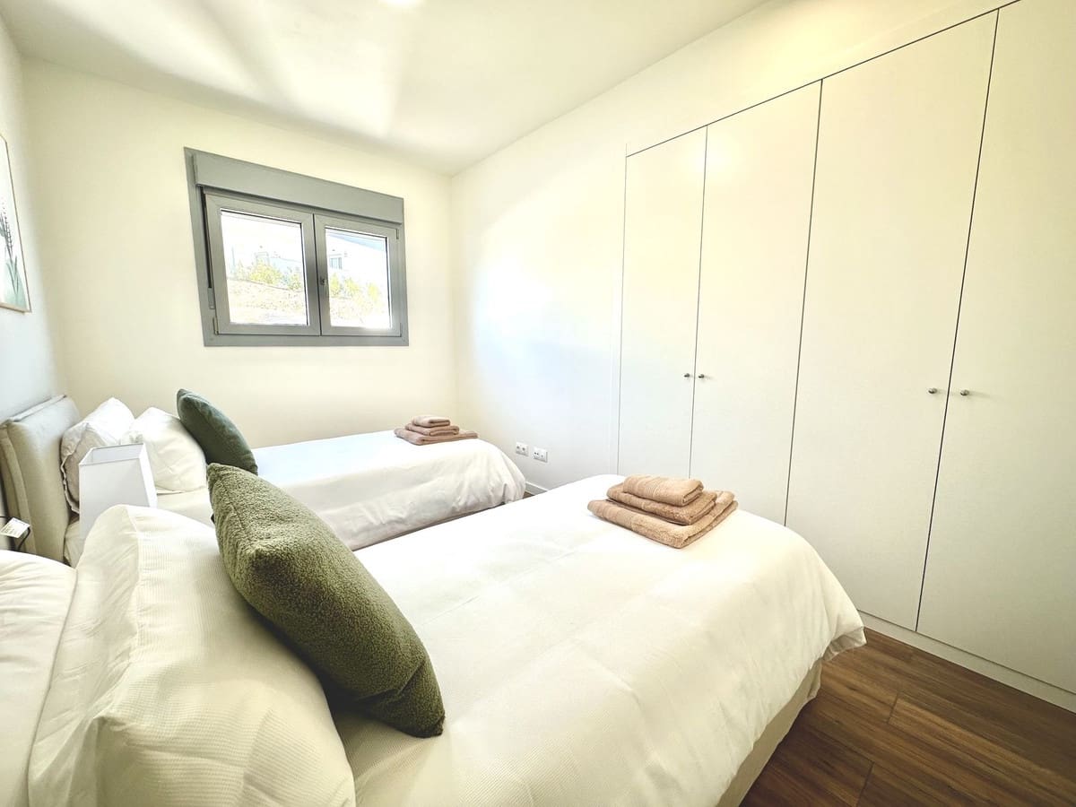 3 Zimmer Ferienapartment in Estepona mit Pool - 1.000 € (Ref: 9733439)