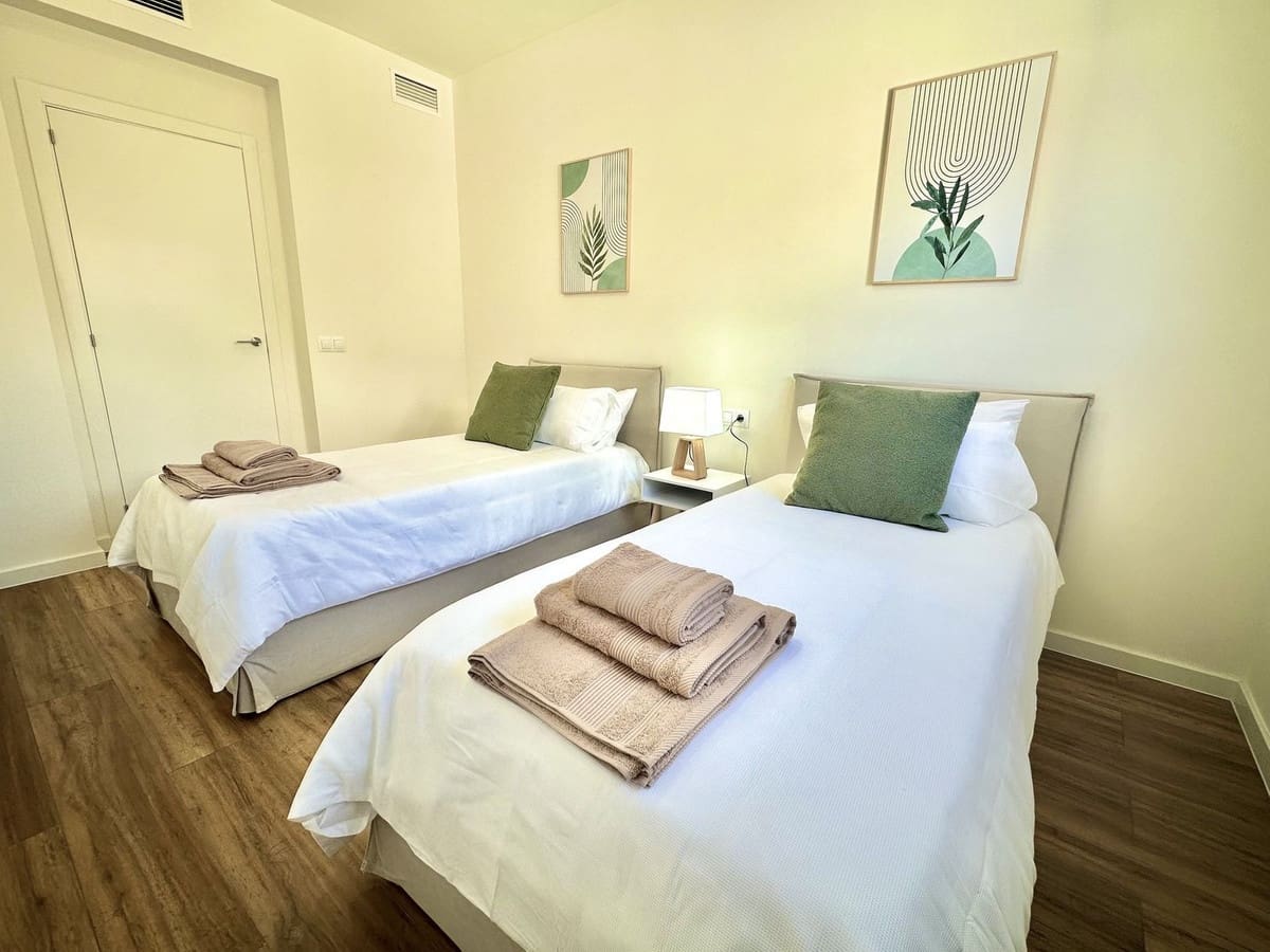 3 Zimmer Ferienapartment in Estepona mit Pool - 1.000 € (Ref: 9733439)
