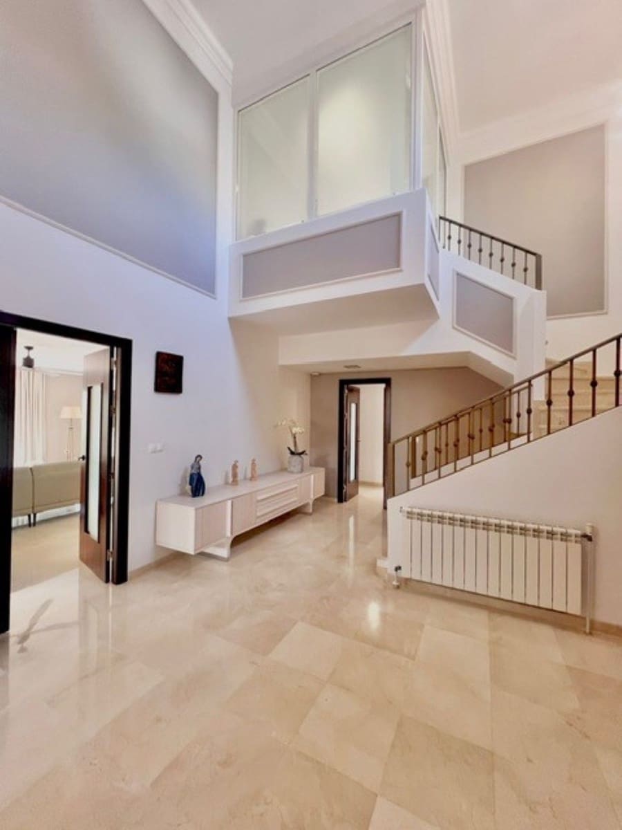 5 bedroom Villa for sale in Guadalmina with pool garage - € 1,580,000 (Ref: 9769891)