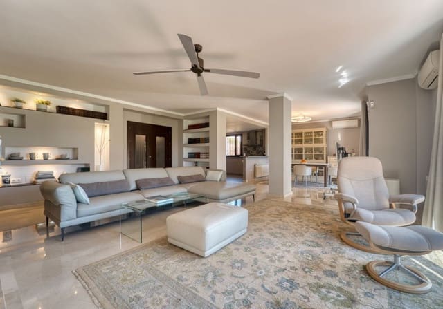 Chalet de 5 habitaciones en Guadalmina Alta, Marbella en venta con piscina garaje - 1.580.000 € (Ref: 9769891)