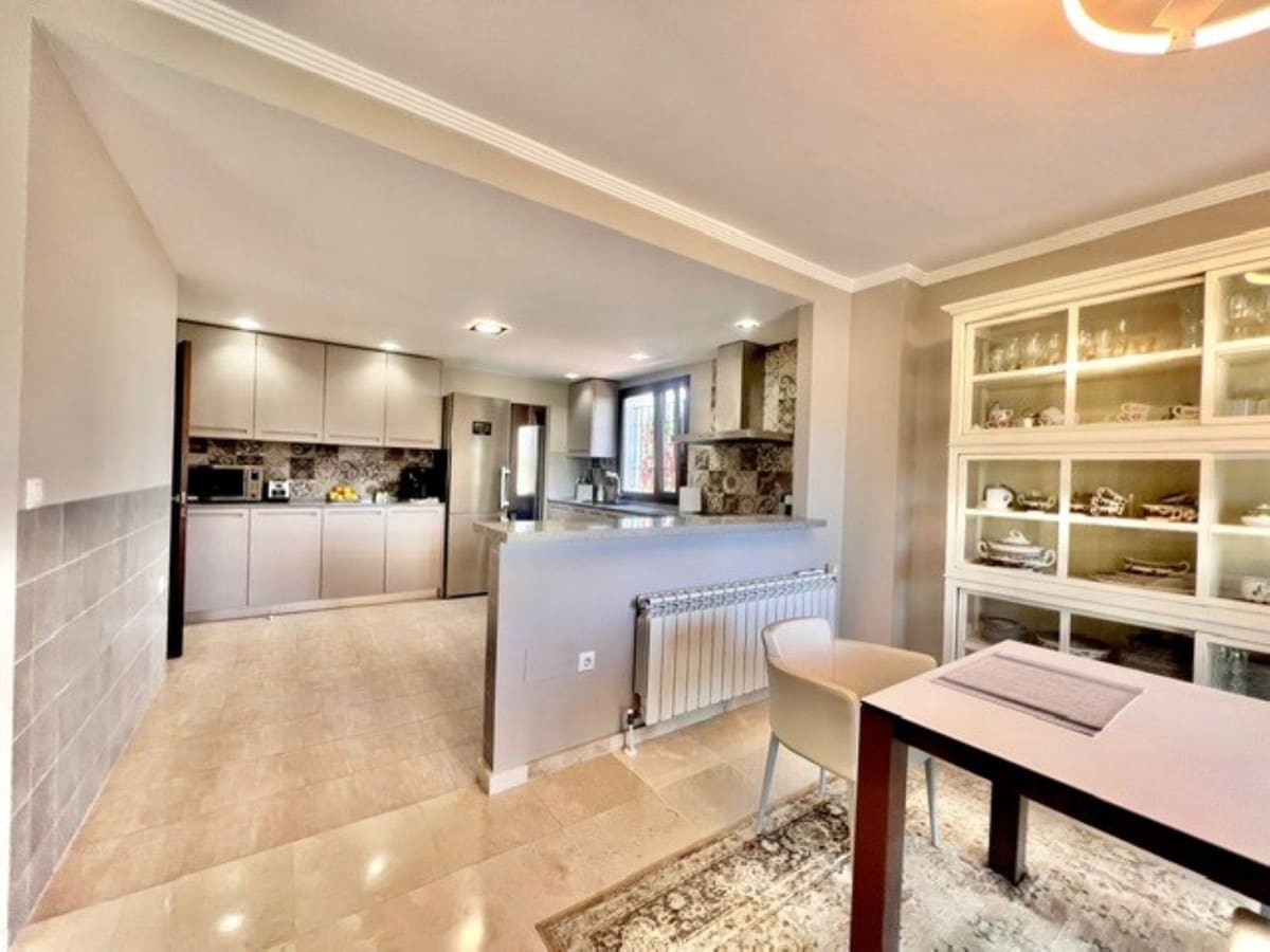 5 bedroom Villa for sale in Guadalmina with pool garage - € 1,580,000 (Ref: 9769891)