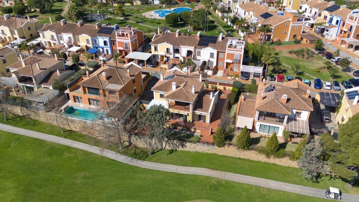 5 bedroom Villa for sale in Guadalmina with pool garage - € 1,580,000 (Ref: 9769891)