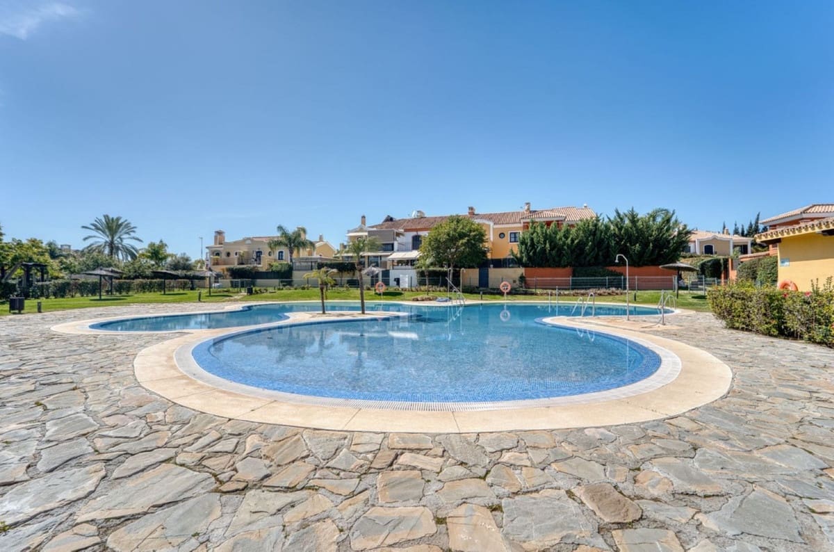 5 bedroom Villa for sale in Guadalmina with pool garage - € 1,580,000 (Ref: 9769891)