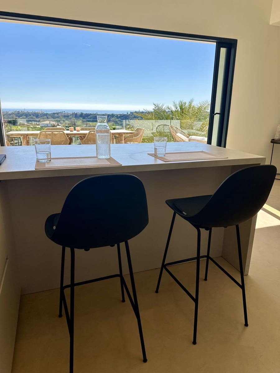 5 bedroom Villa for holiday rental in Estepona with pool - € 4,500 (Ref: 9777286)