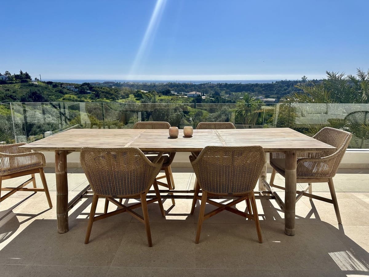 5 bedroom Villa for holiday rental in Estepona with pool - € 4,500 (Ref: 9777286)