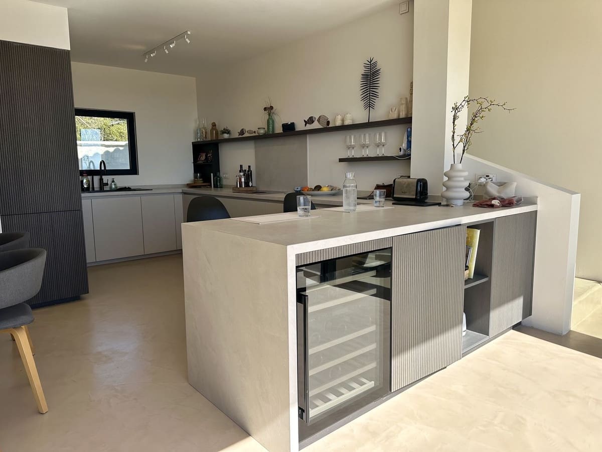 5 bedroom Villa for holiday rental in Estepona with pool - € 4,500 (Ref: 9777286)