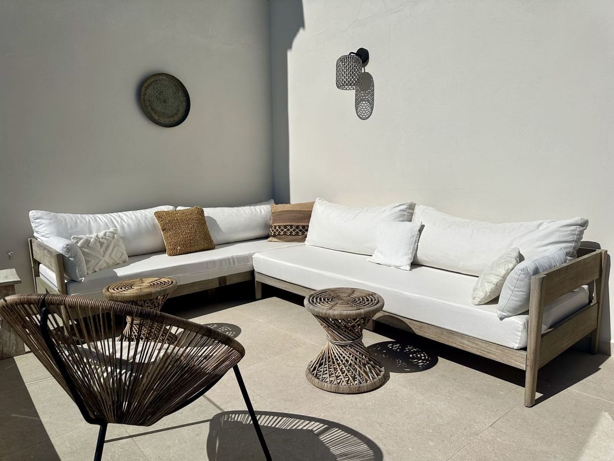 5 bedroom Villa for holiday rental in Estepona with pool - € 4,500 (Ref: 9777286)