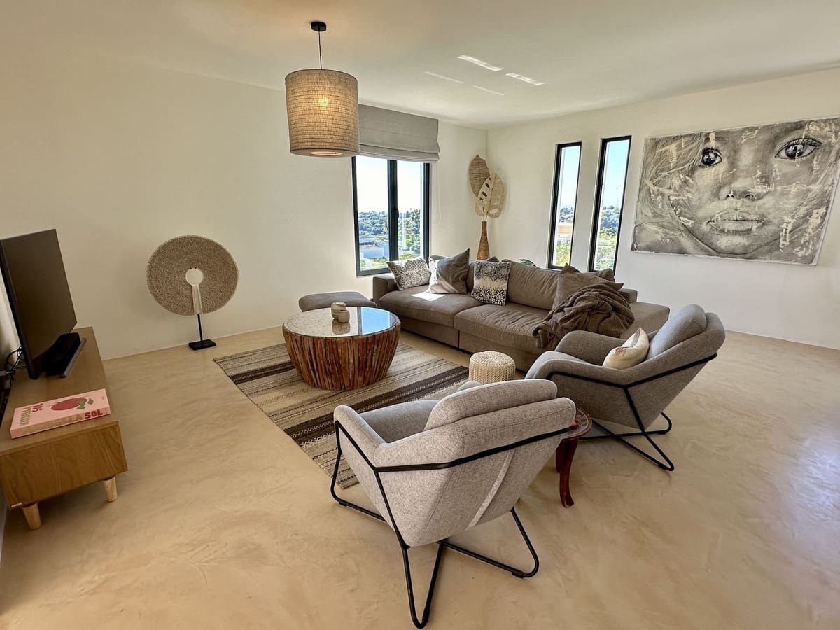 5 bedroom Villa for holiday rental in Estepona with pool - € 4,500 (Ref: 9777286)