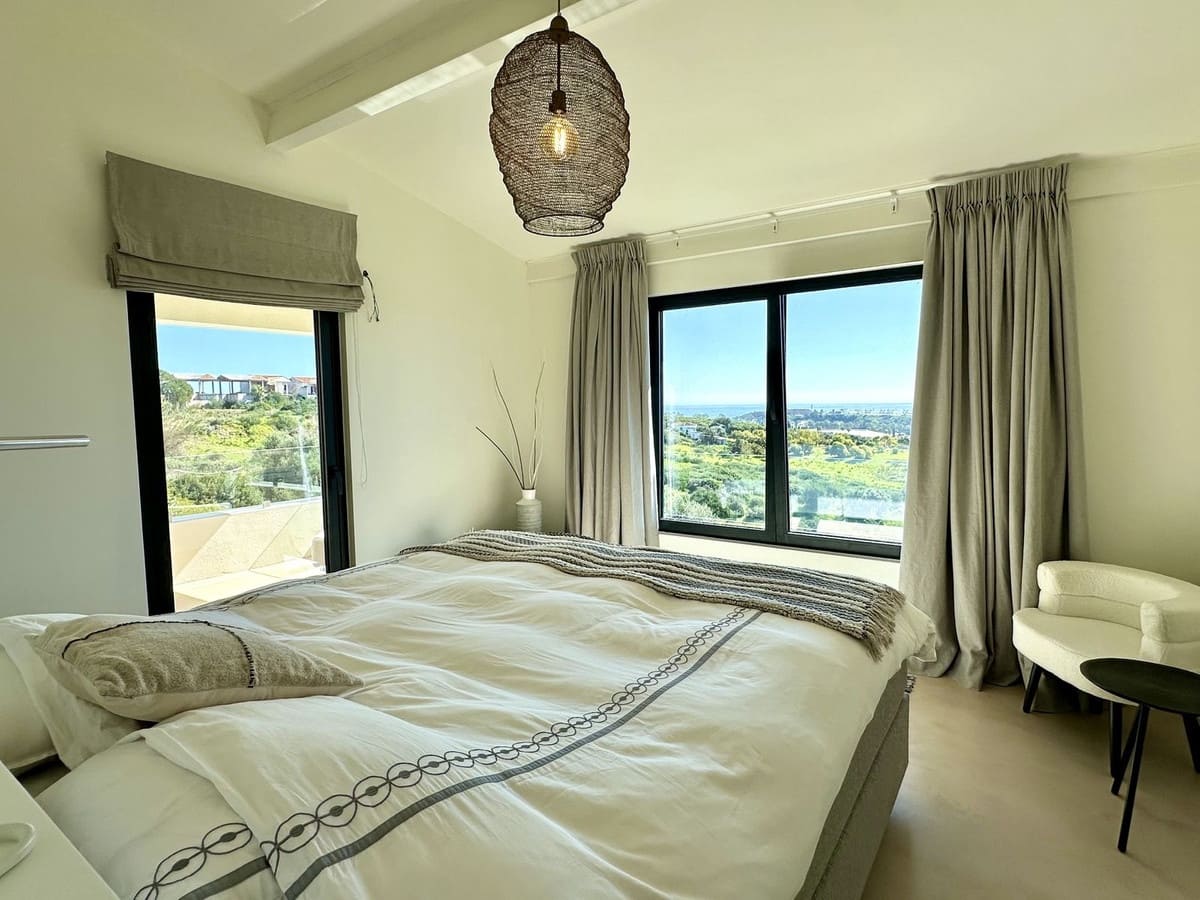 5 bedroom Villa for holiday rental in Estepona with pool - € 4,500 (Ref: 9777286)